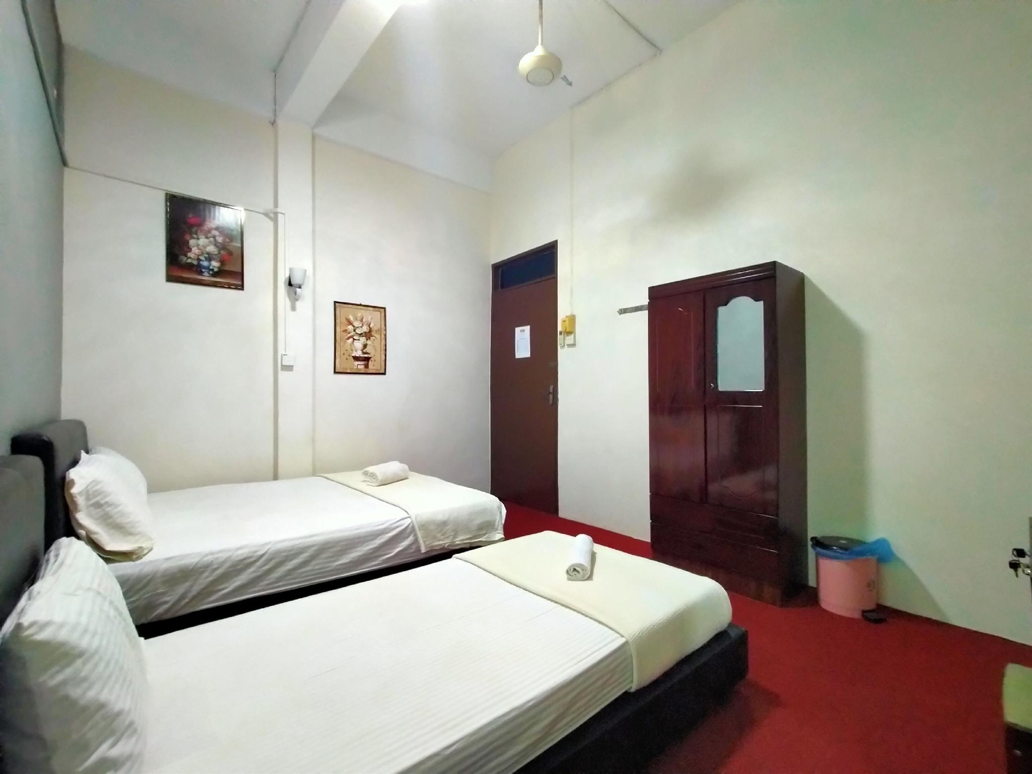 SPOT ON 89994 Rz Gold Hotel 19/38