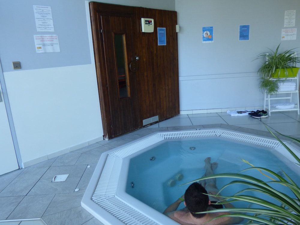 swimming pool spa
