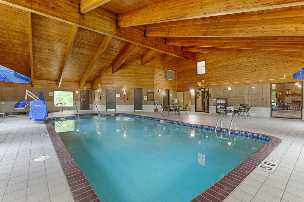 Quality Inn Oshkosh Aviation Park 22/35