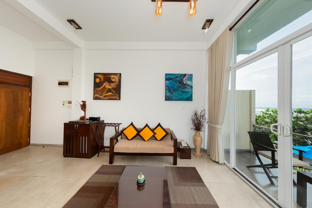 Gartons Cape Hotel 31/46