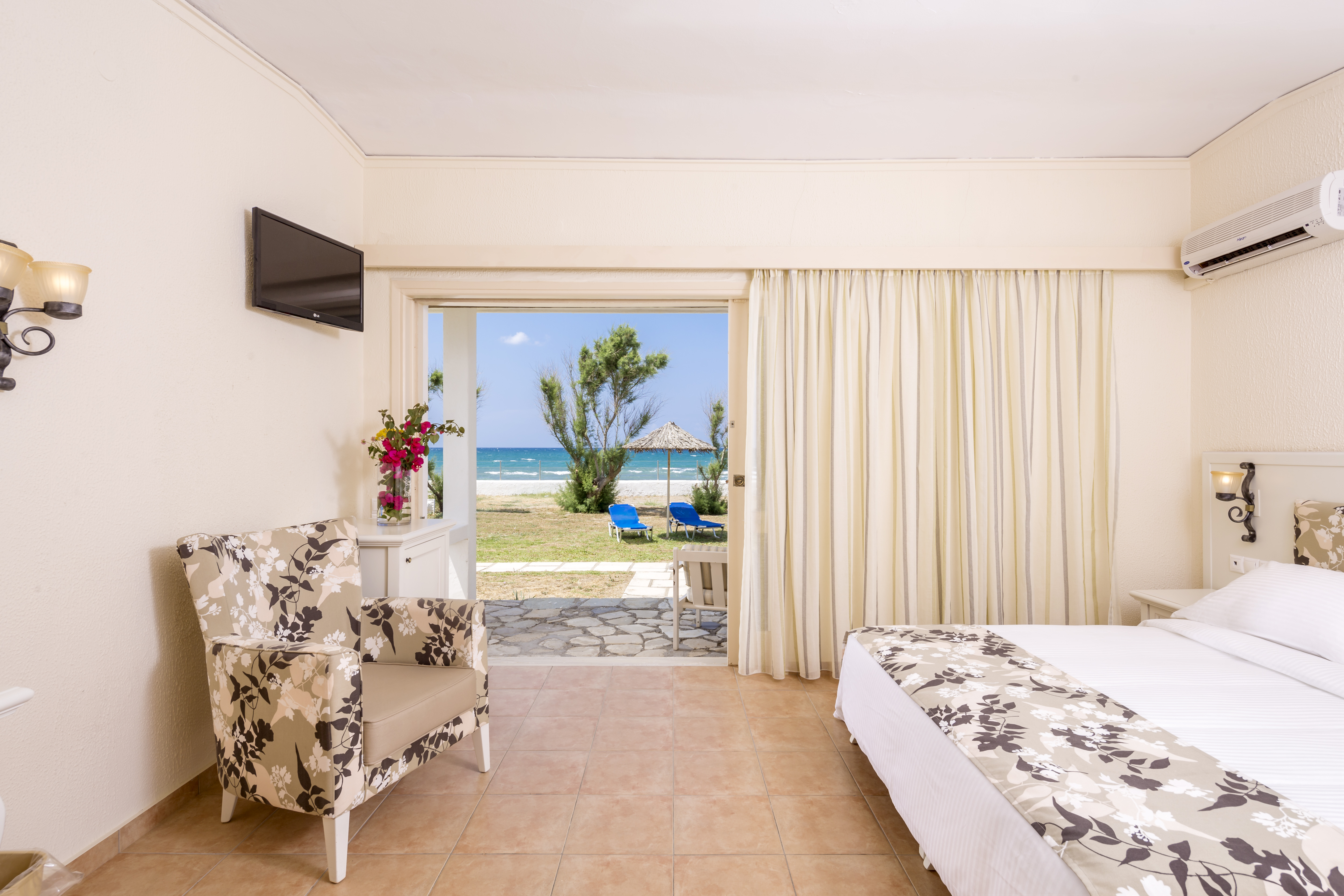 Room, Water Front