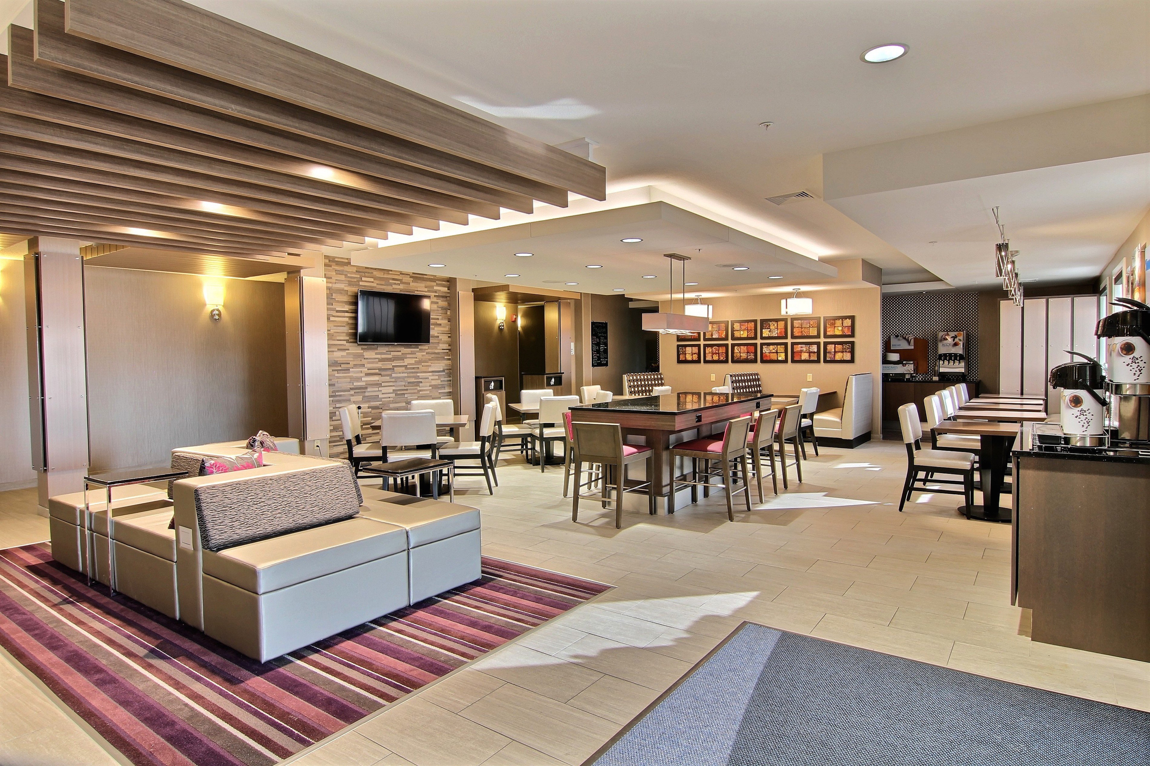 Holiday Inn Express Fargo-West Acres 55/70