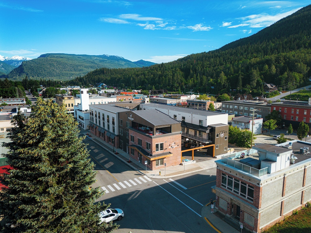 Basecamp Suites Revelstoke 5/50