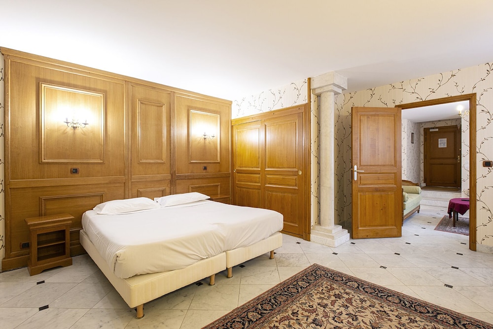 Hotel Belle Epoque 24/46