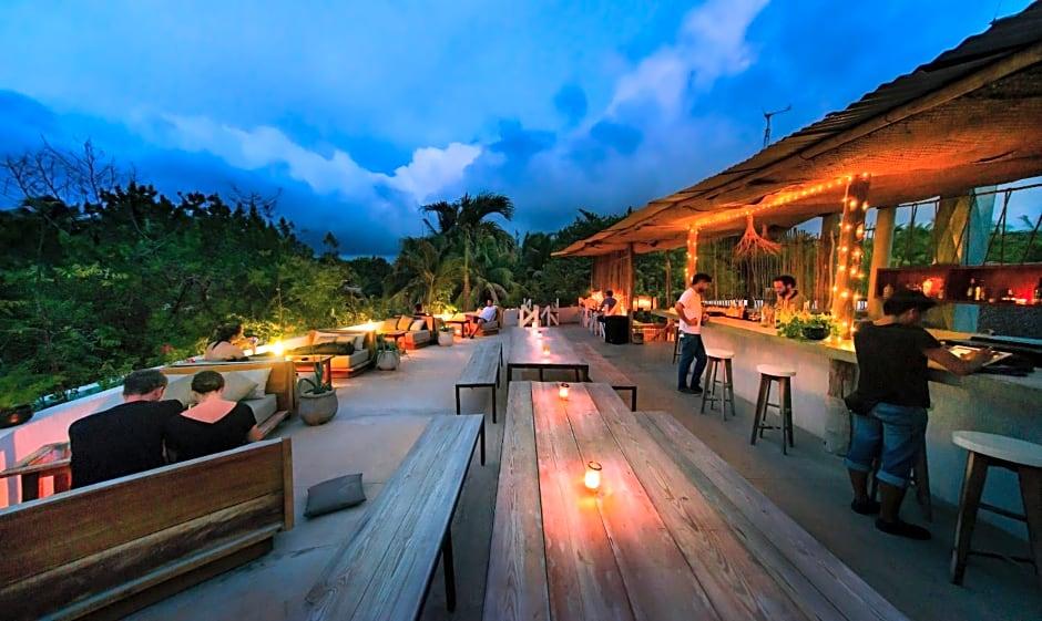 Mamasan Treehouses & Cabins 40/50