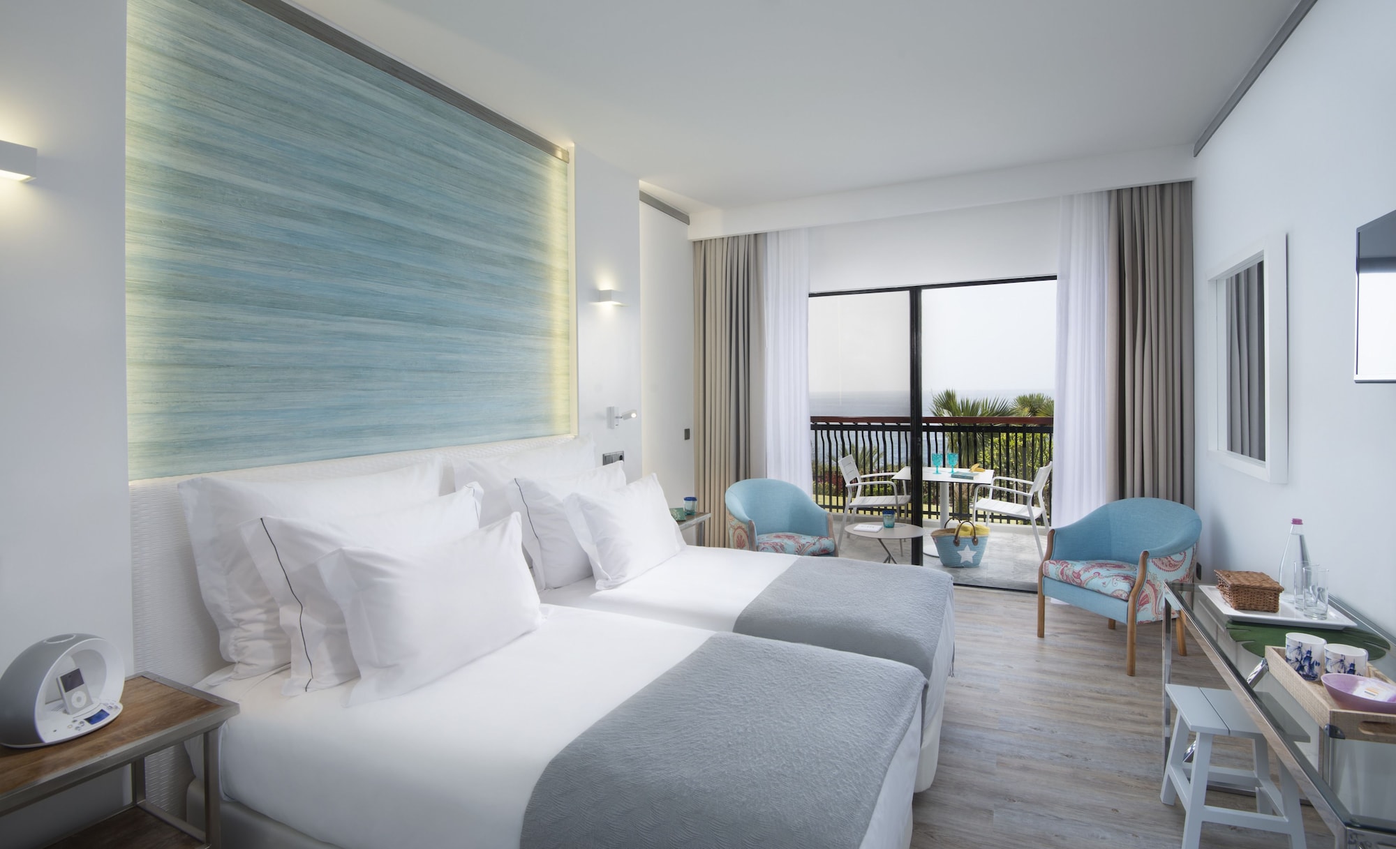 ROOM, DOUBLE BED, MOUNTAIN VIEW