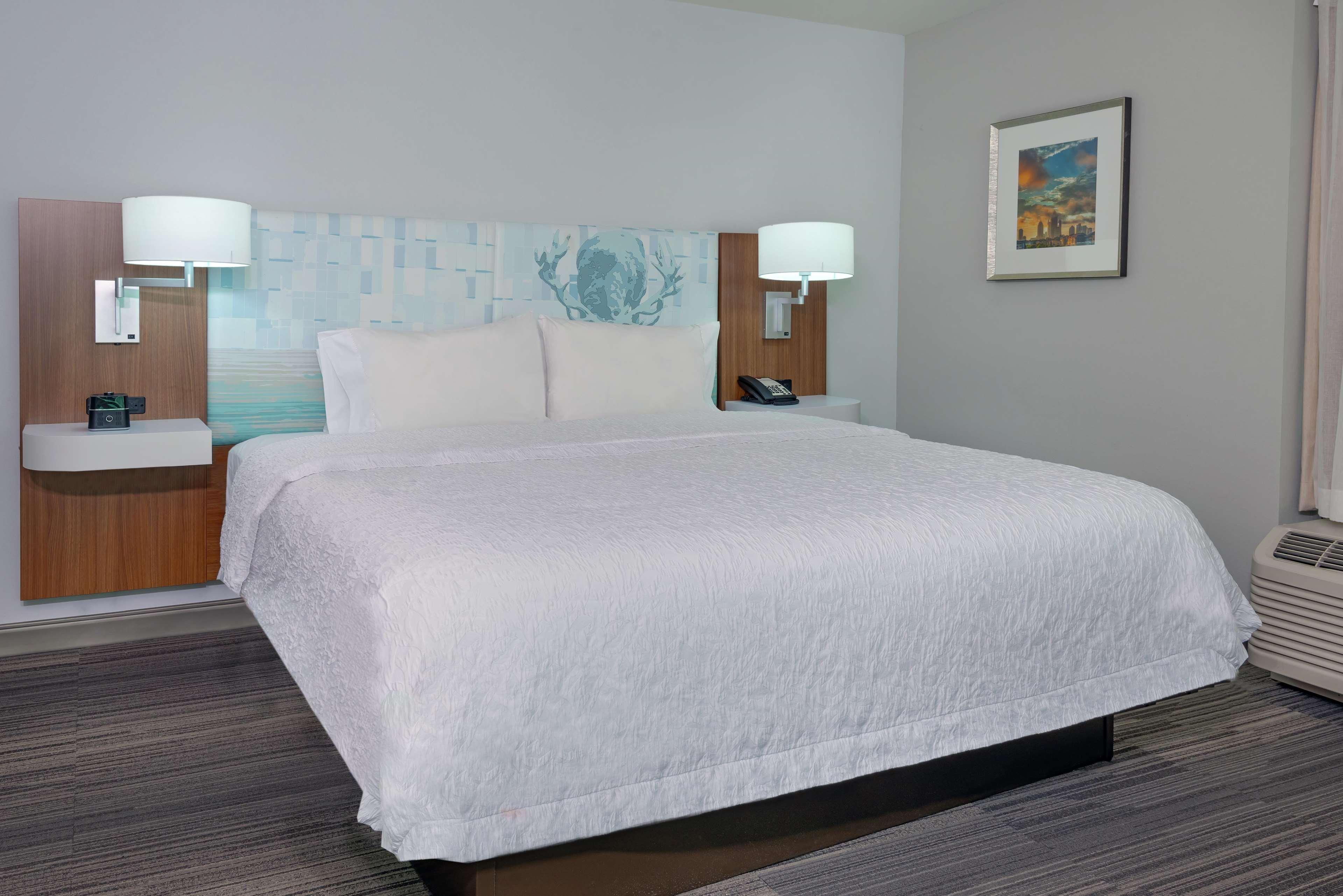 SUITE, KING BED, CITY VIEW