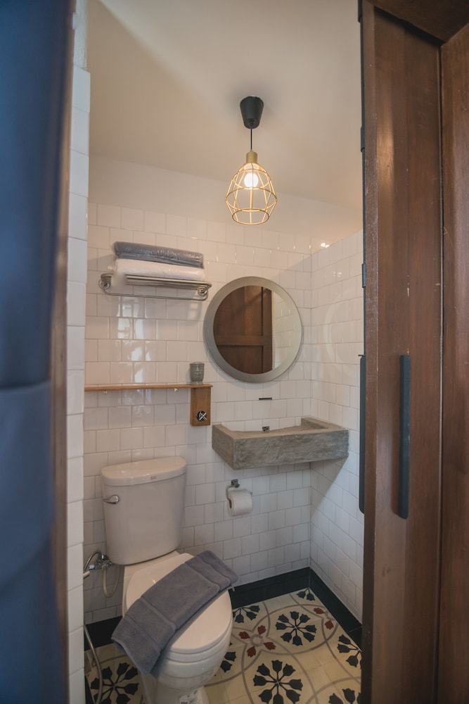 Chernchan Hostel 36/37