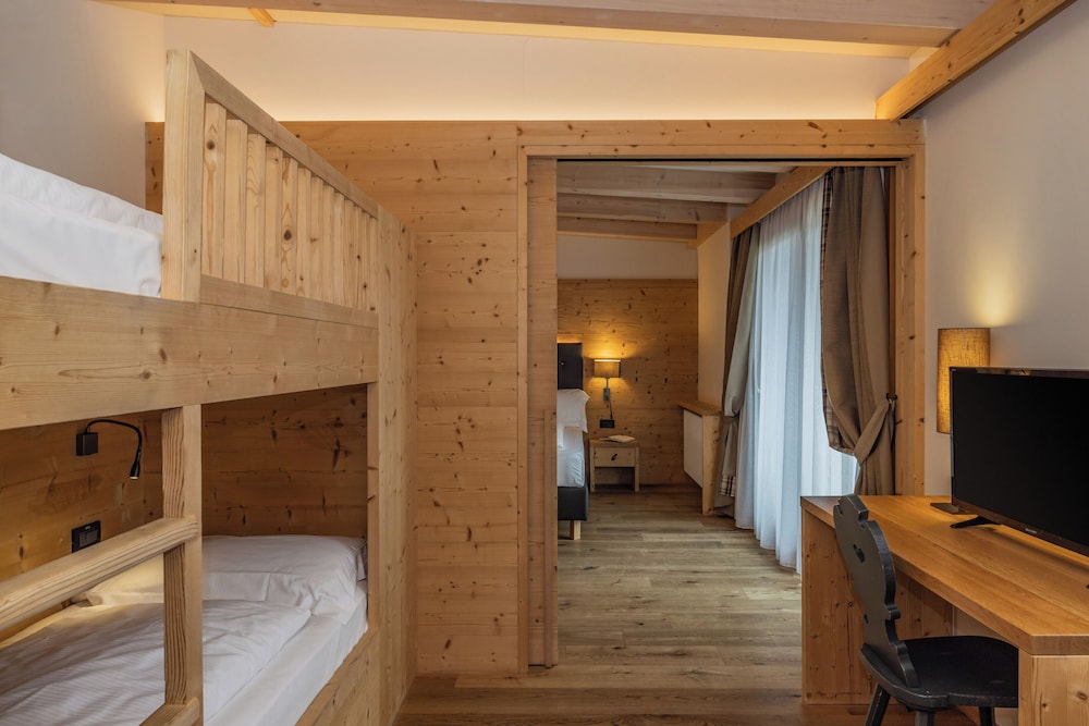 Alpine, Suite, King Bed, Bunk Bed، Hotel Palace Ravelli 3/4