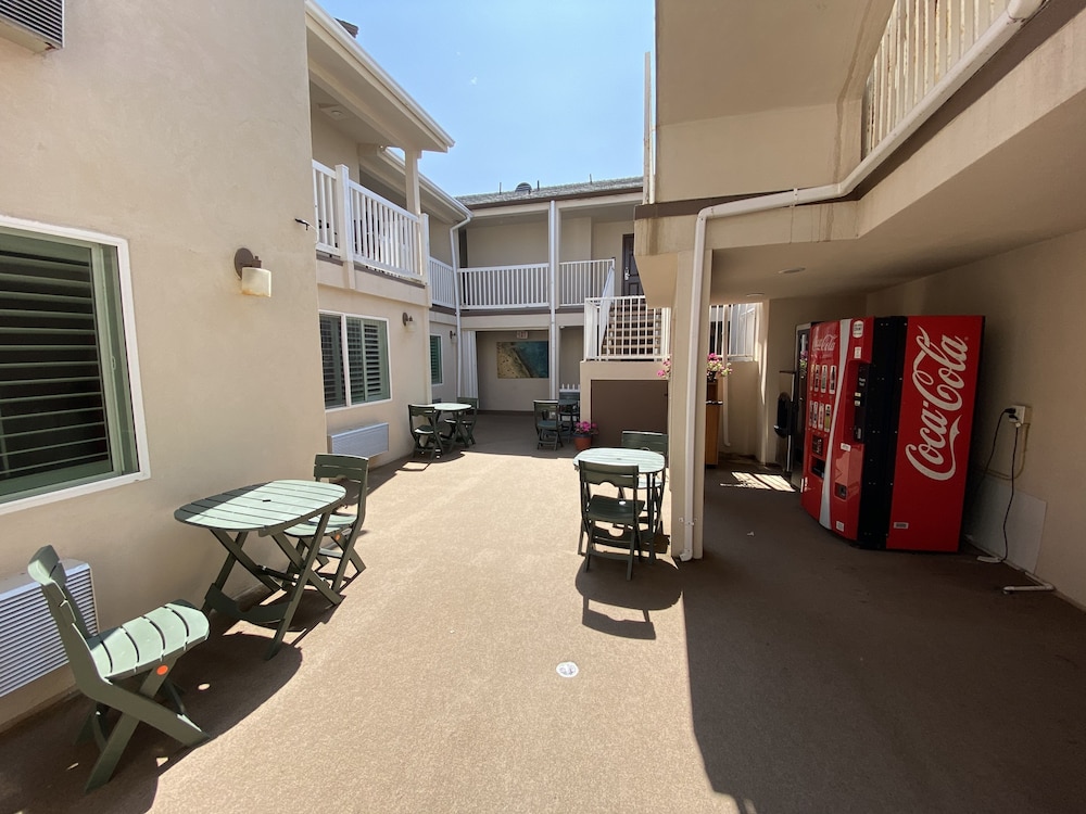 Ocean Surf Inn & Suites 60/73