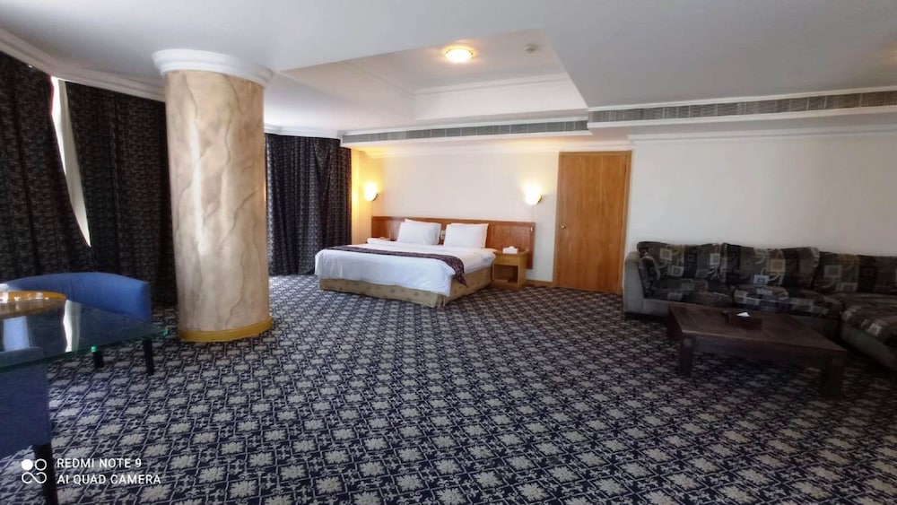 Phoenicia Tower Hotel 43/67