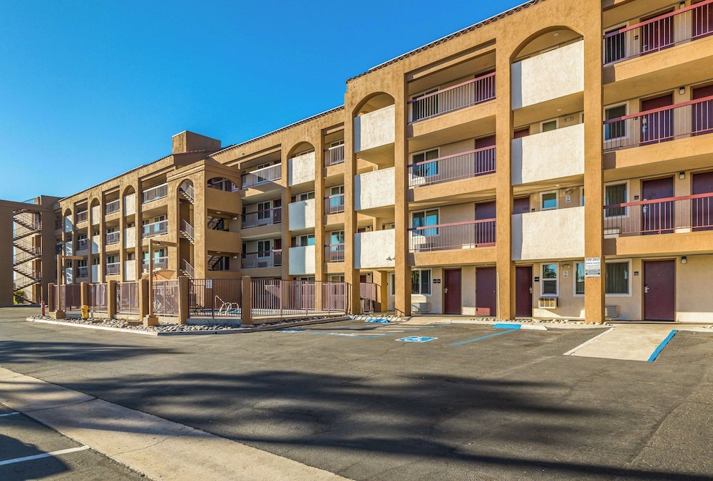 Days Inn by Wyndham Chula Vista/San Diego 52/57