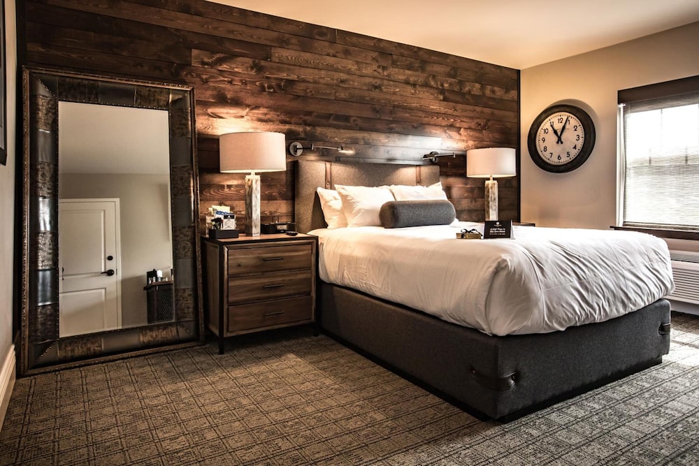 Ironworks Hotel 10/48