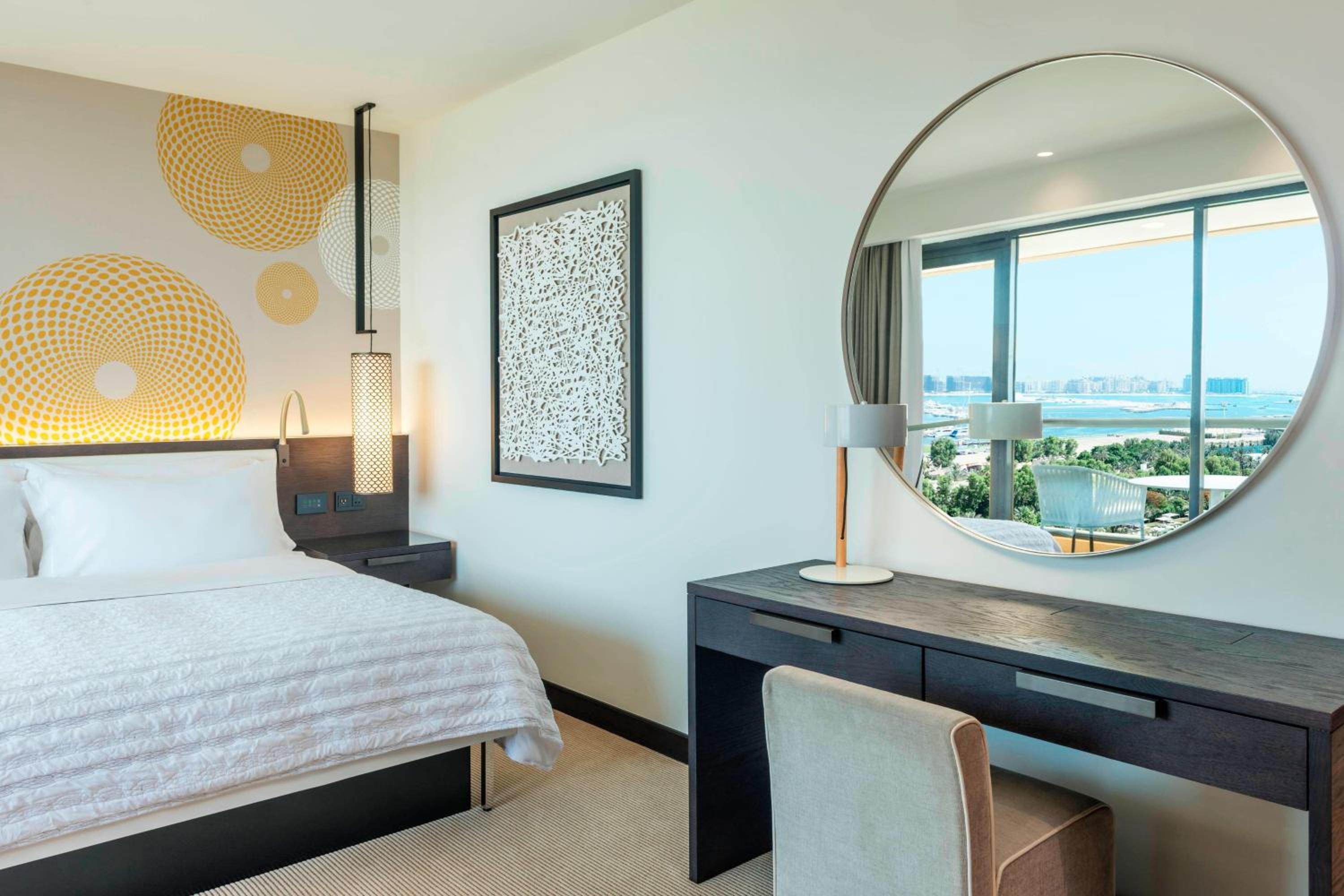1 Bedroom, Family, Suite, 1 King and 1 Single Beds, Executive Lounge Access