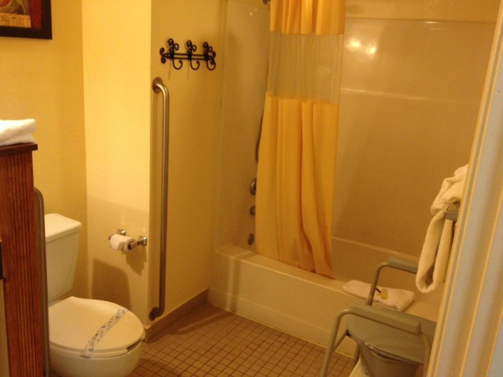 Days Inn by Wyndham Victorville, CA 48/51