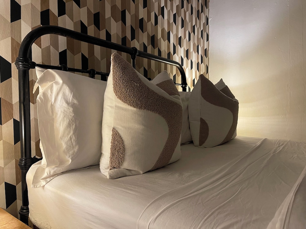 Sandton Farmhouse Executive B&B 12/38