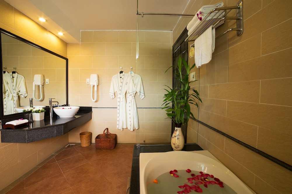 Grand, Deluxe, River View, Hoi An Beach Resort 4/4