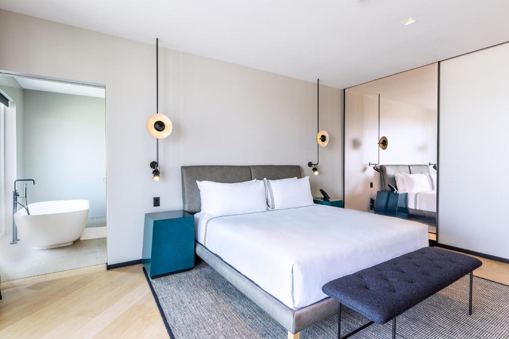 Presidential, Scene, Suite, Accessible