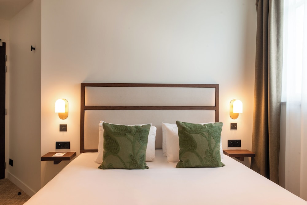 DELUXE, DOUBLE BED