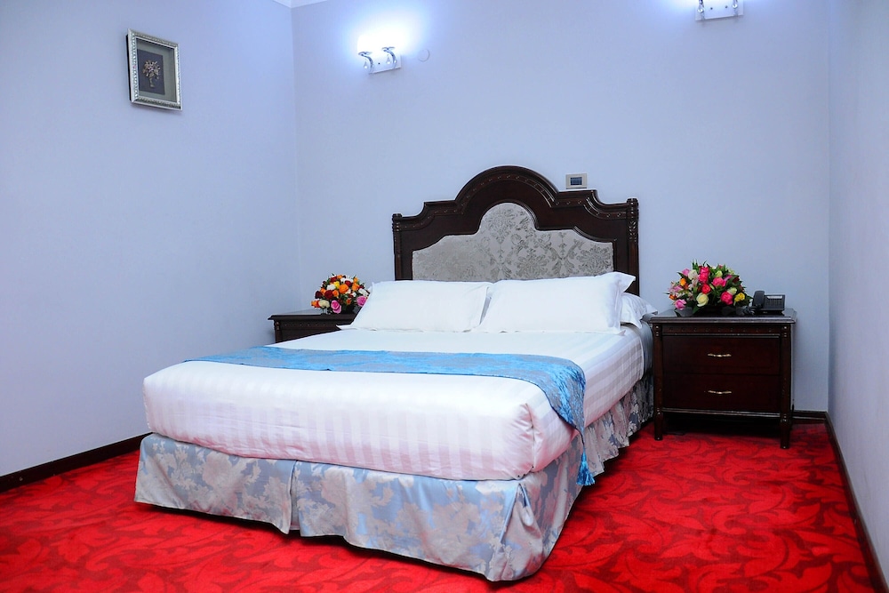 DELUXE, TWIN BEDS