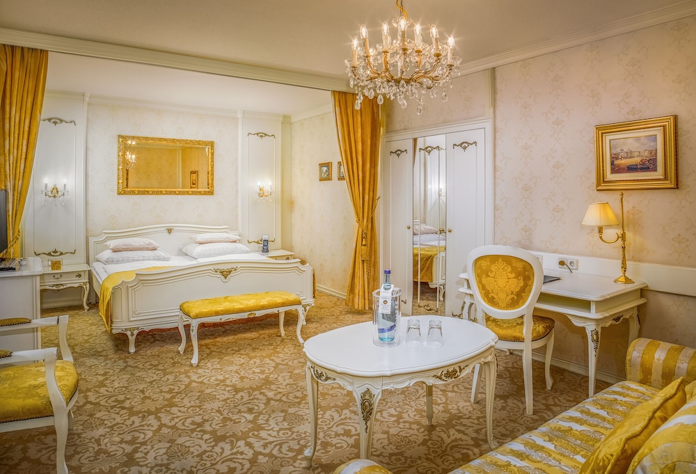 SCHLOSSHOTEL ROMISCHER KAISER 36/52