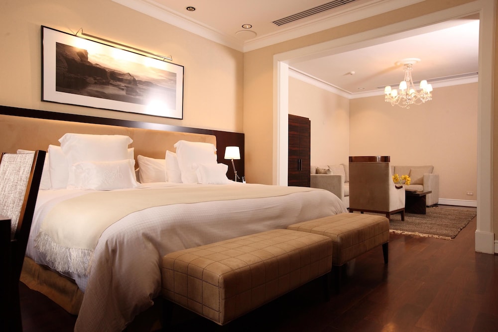 IMPERIAL, SUITE
