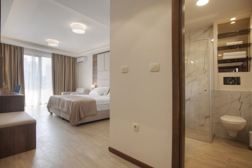 HOTEL TWELVE by Aycon 21/58