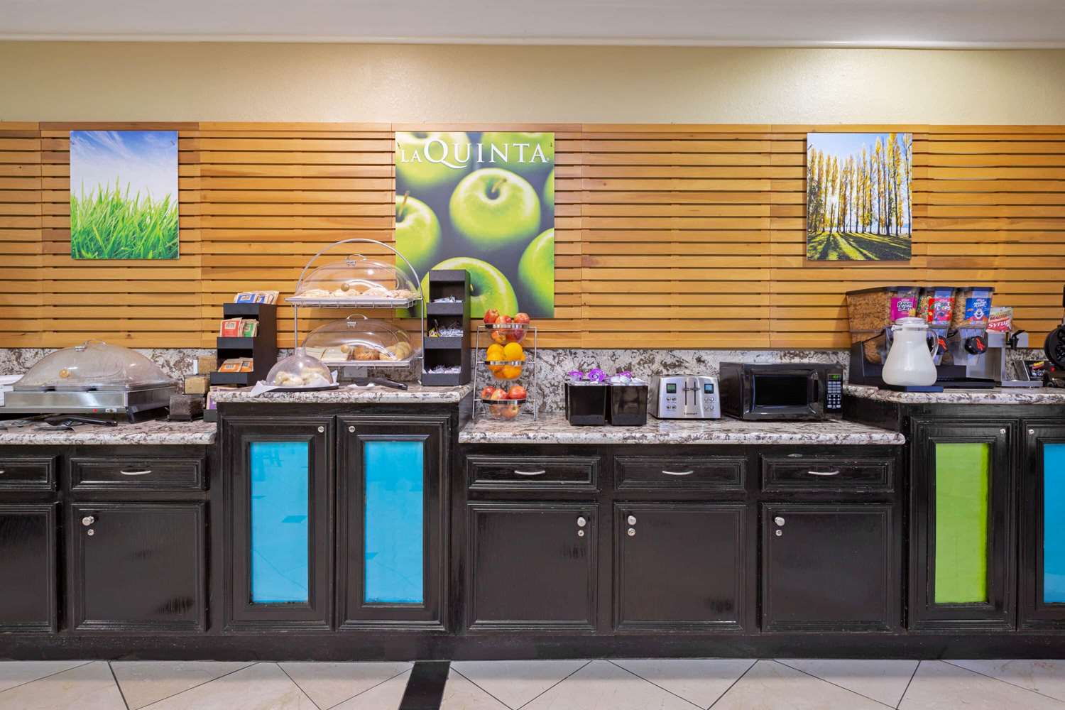 restaurant cafeteria