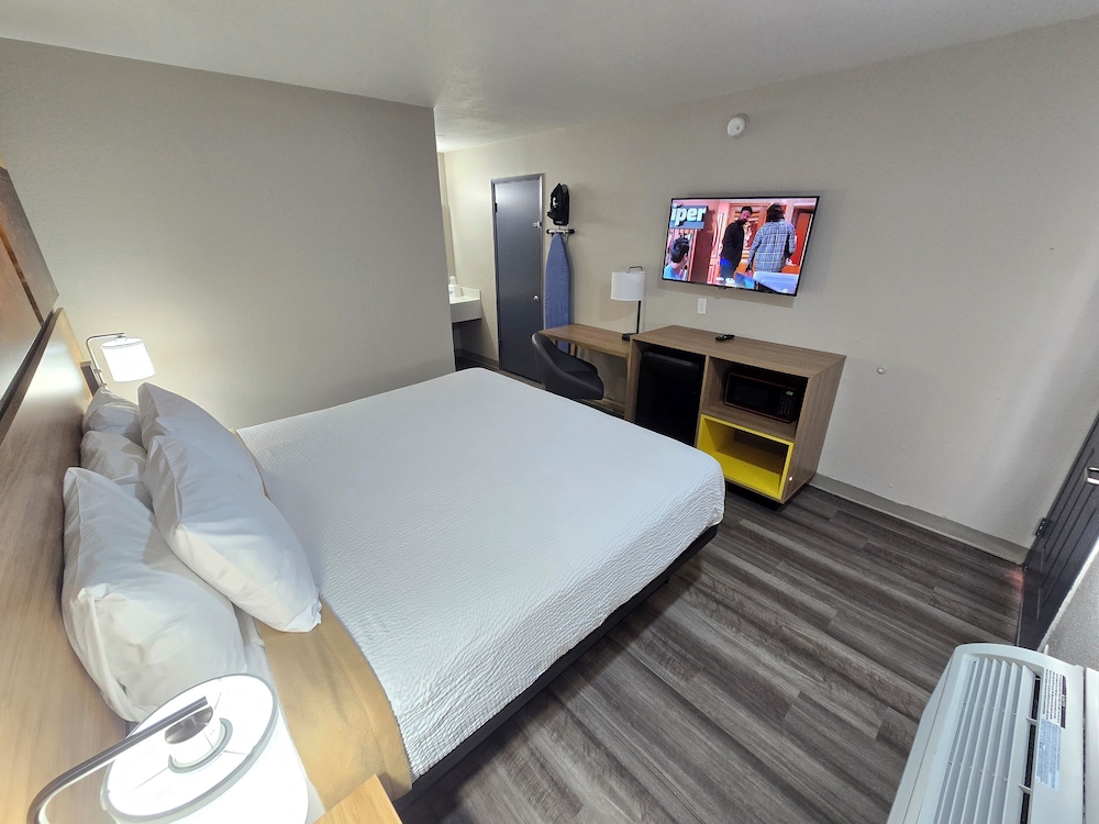 Days Inn by Wyndham Wichita Falls 18/50