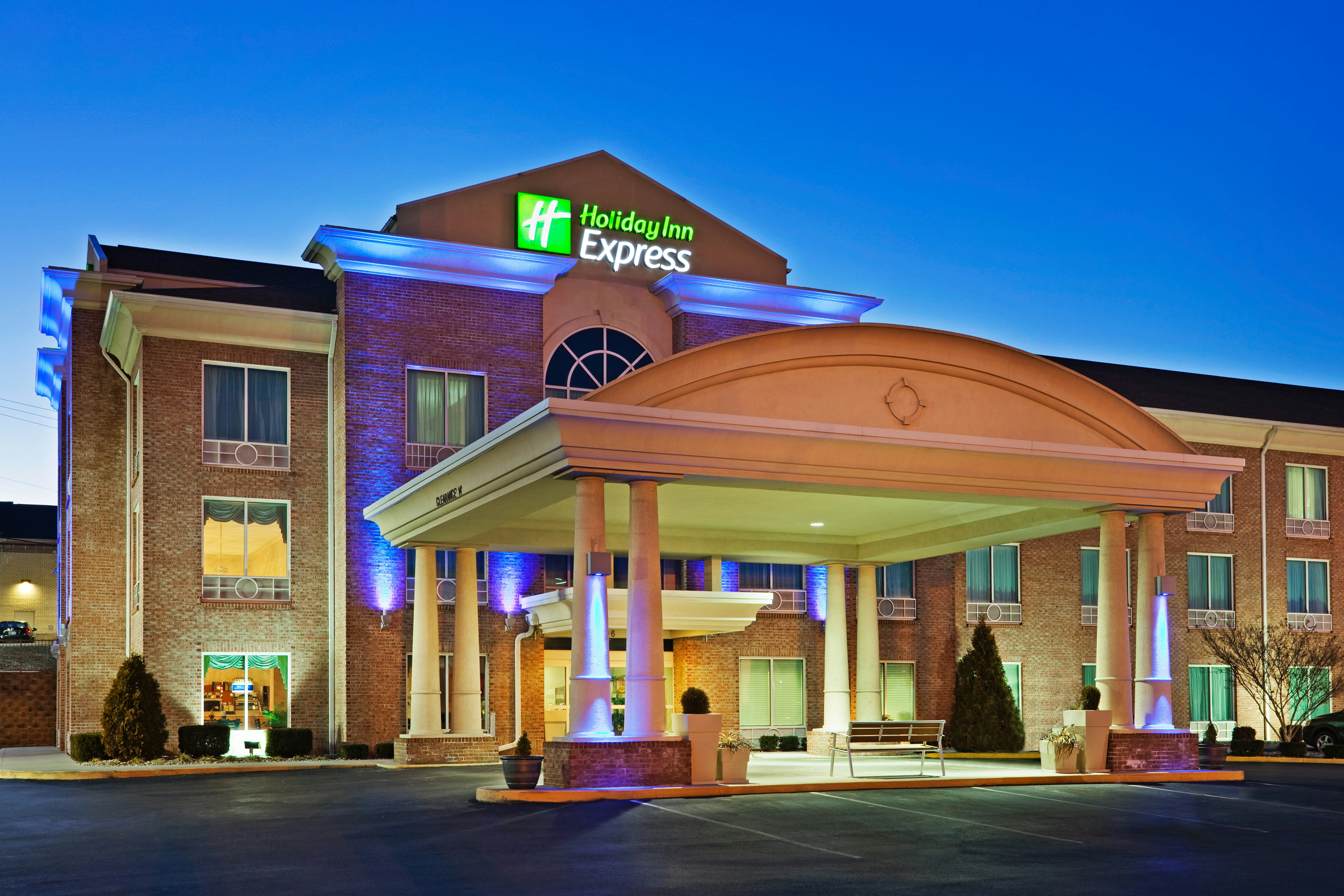 Holiday Inn Express Hotel And Suites London 2/27