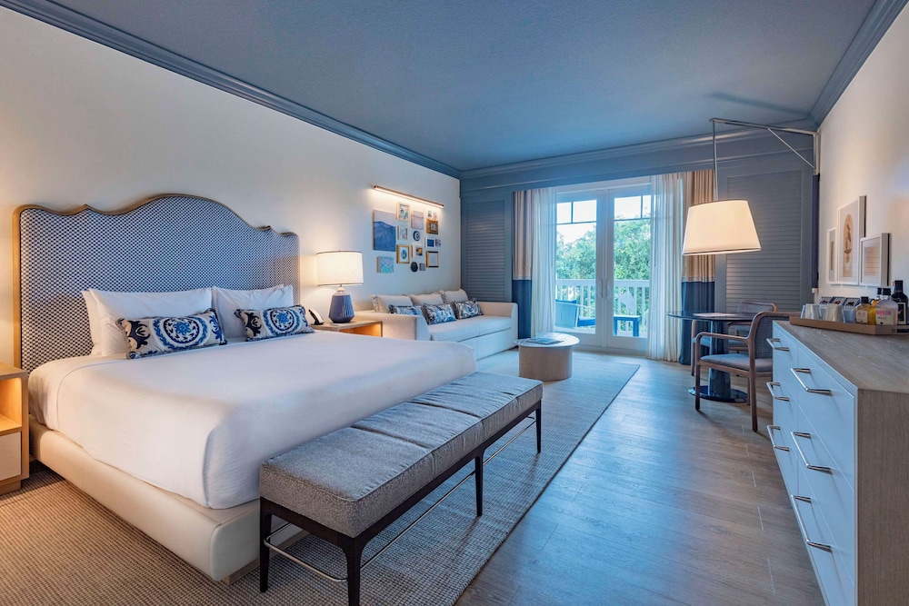 غرفة بريميوم بسرير كينج بإطلالة على المسبح، The Seagate Hotel Spa 2/4
