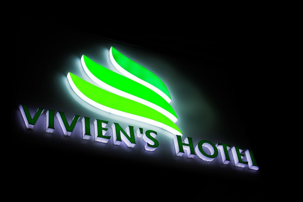 Vivien's Hotel 38/51
