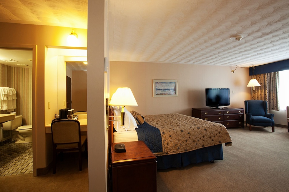 Fredericton Inn 7/65