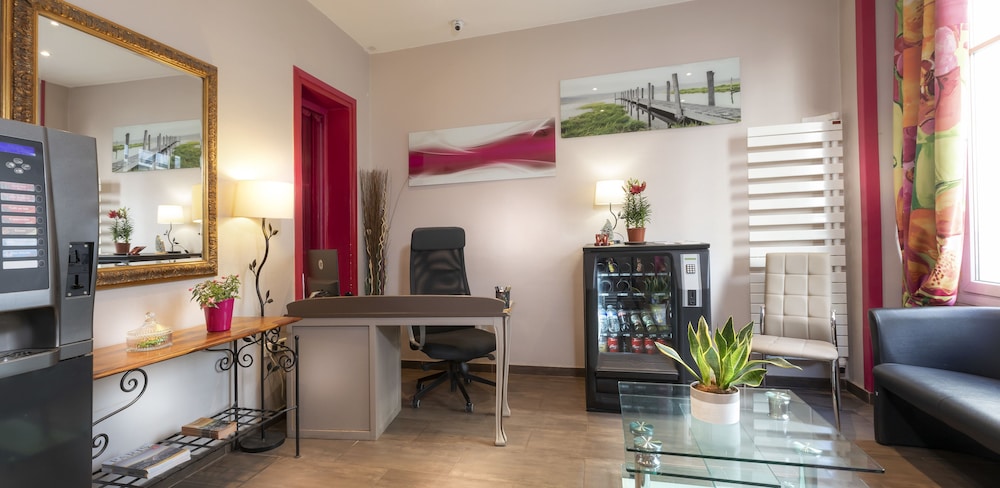 MONTSOURIS ORLEANS HOTEL 34/53