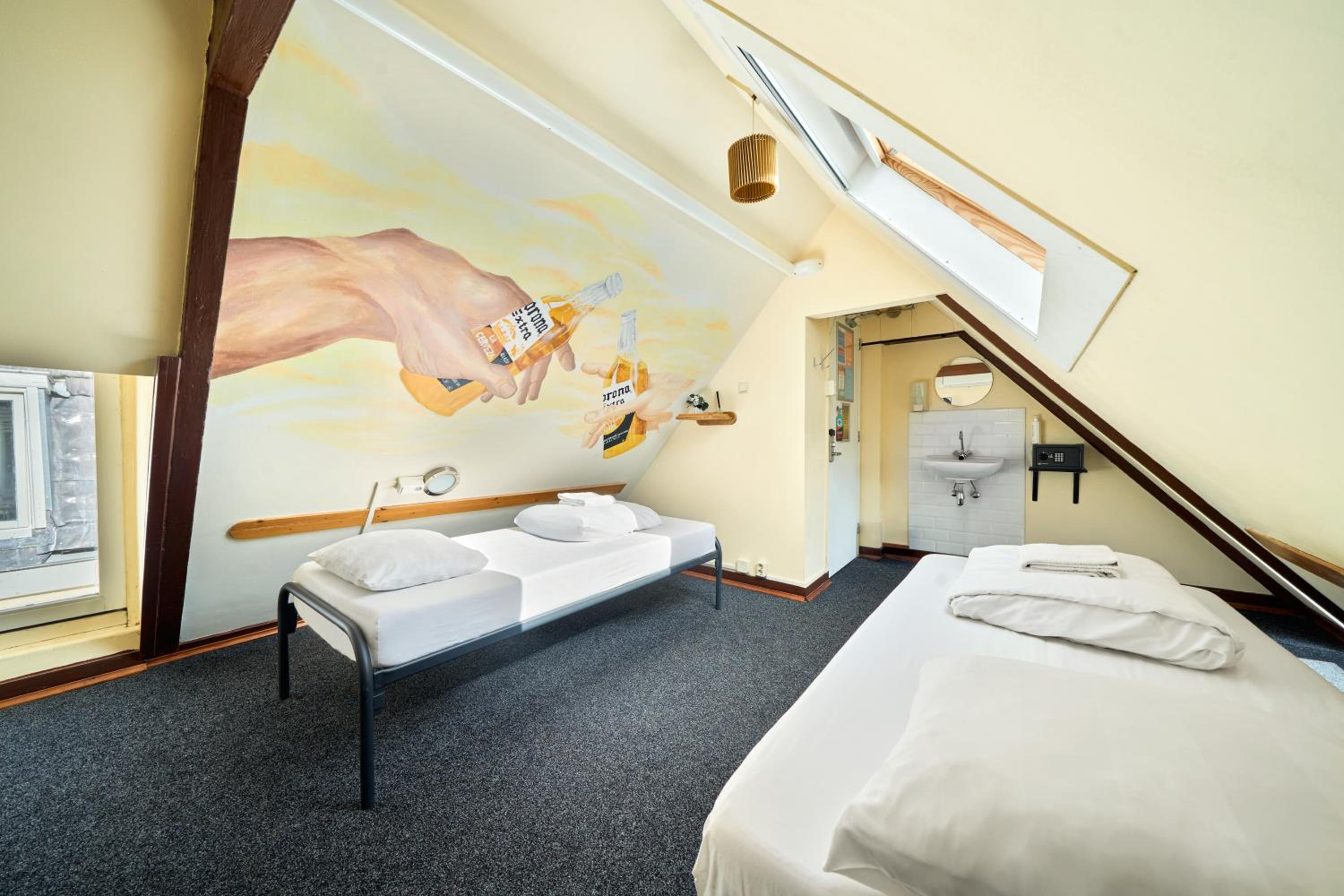 Private, Twin Beds