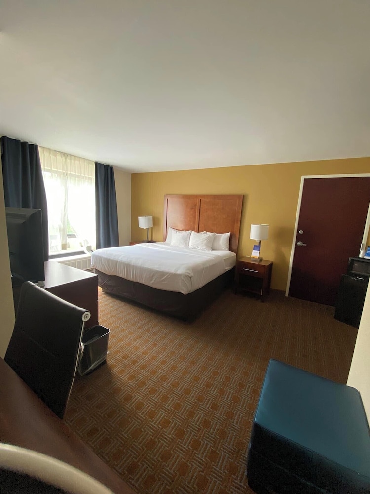 Comfort Inn & Suites Brattleboro I-91 15/47