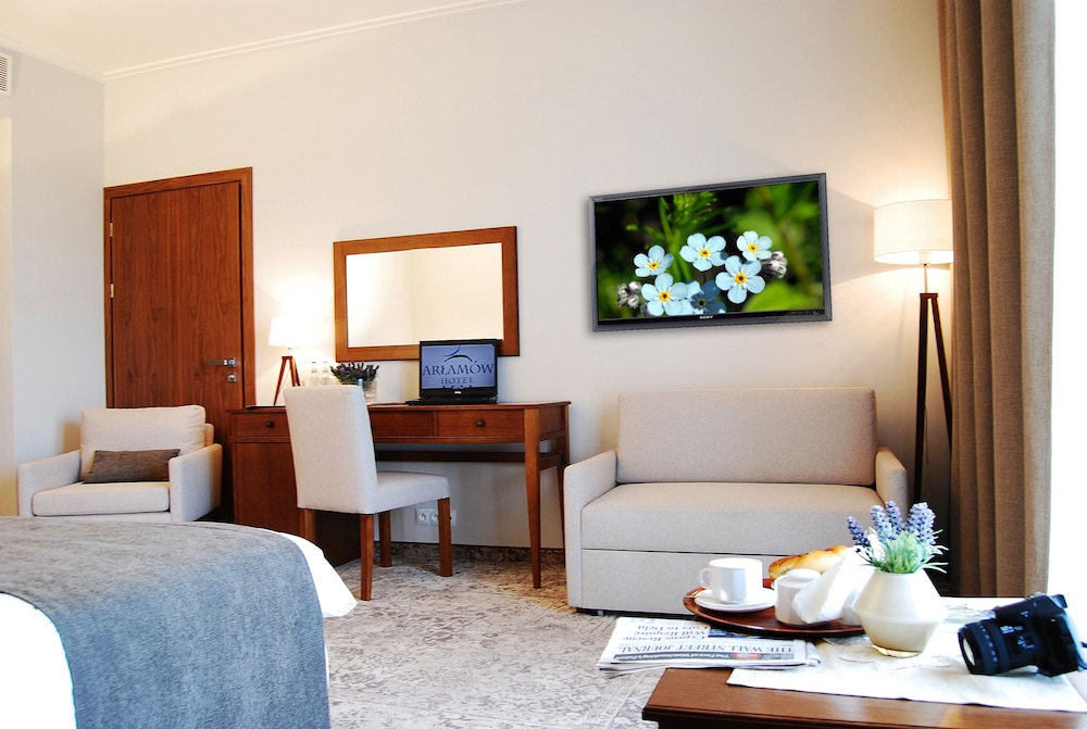 ARLAMOW HOTEL 35/50