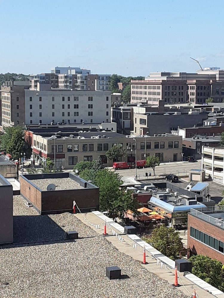 Hotel On Phillips 38/50