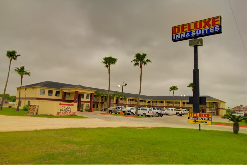 Deluxe Inn Suites 2/61