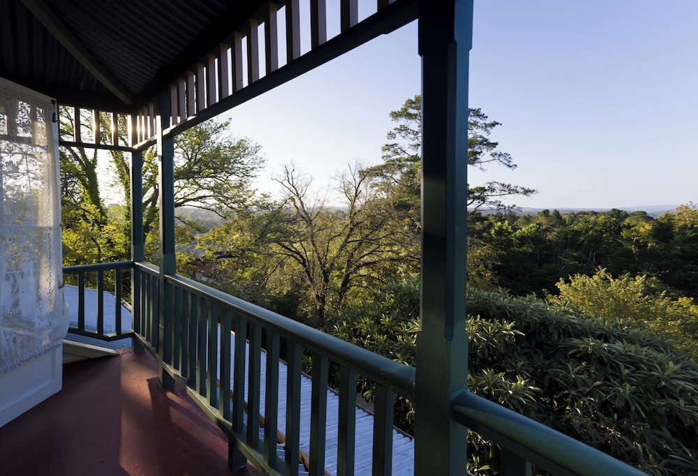LEURA HOUSE 42/65