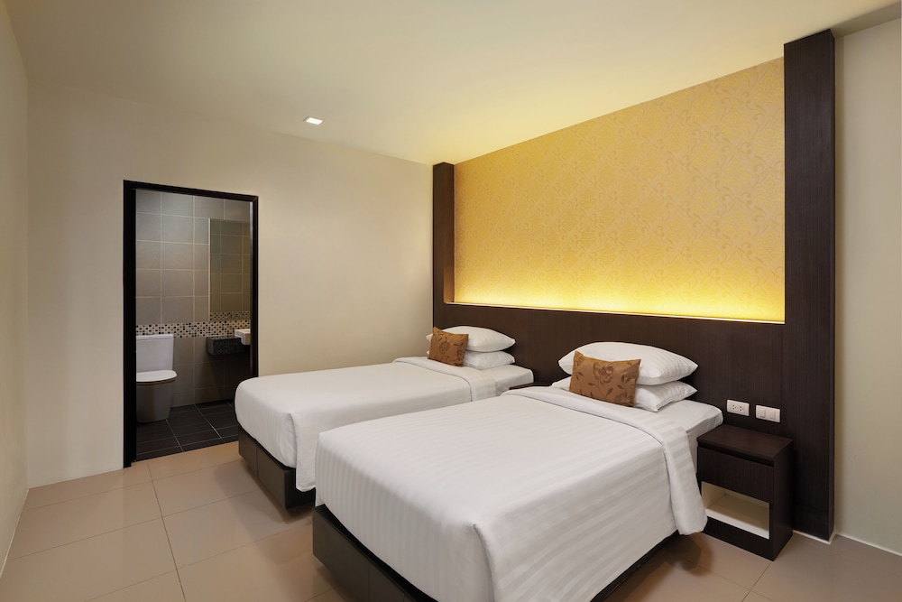 One Bedroom Suite Pool Access
