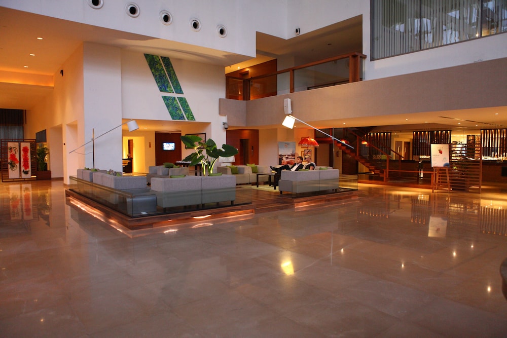 Radisson Blu Plaza Hotel Hyderabad Banjara Hills 12/73