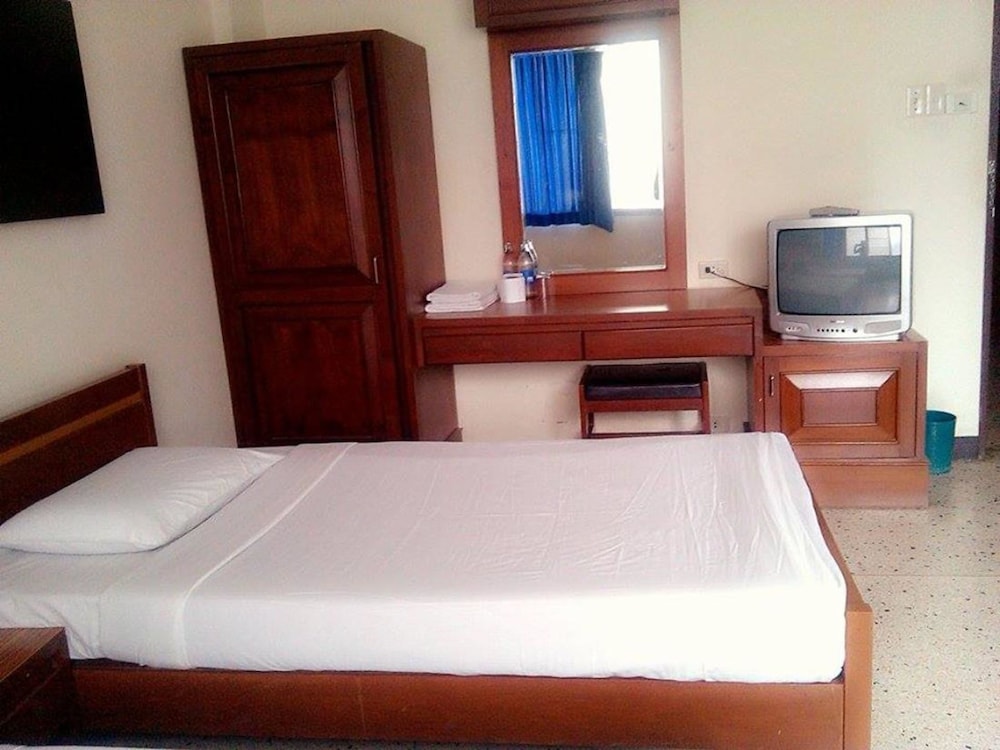 Petch Pailyn Hotel 12/37