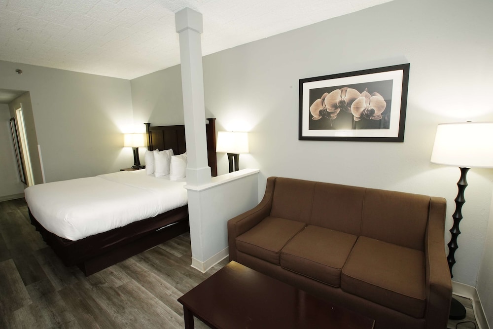 غرفة مفردة بسرير كوين مع أريكة، Best Western Paramus Hotel & Suites 5/9