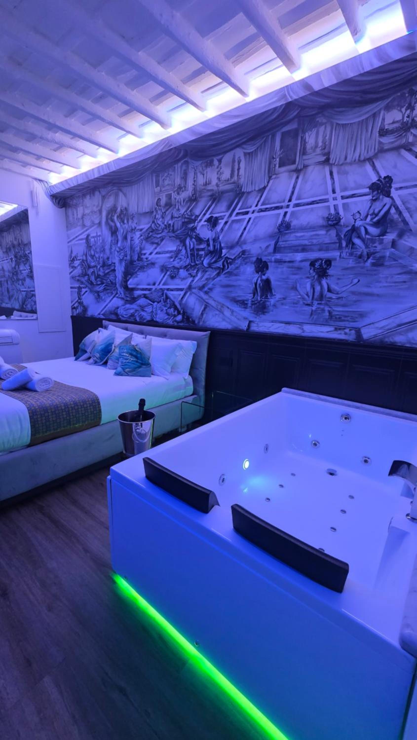 Mirror Suite Roma Jacuzzi Colosseo Monti 11/13