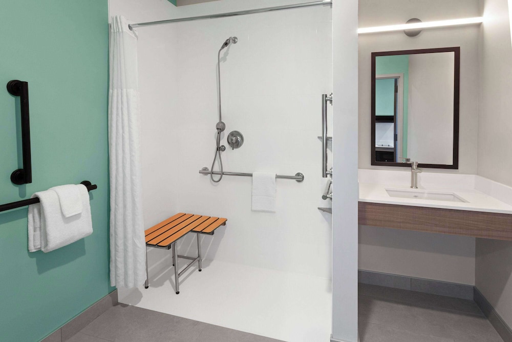 ECHO Suites Extended Stay by Wyndham Madison 52/53