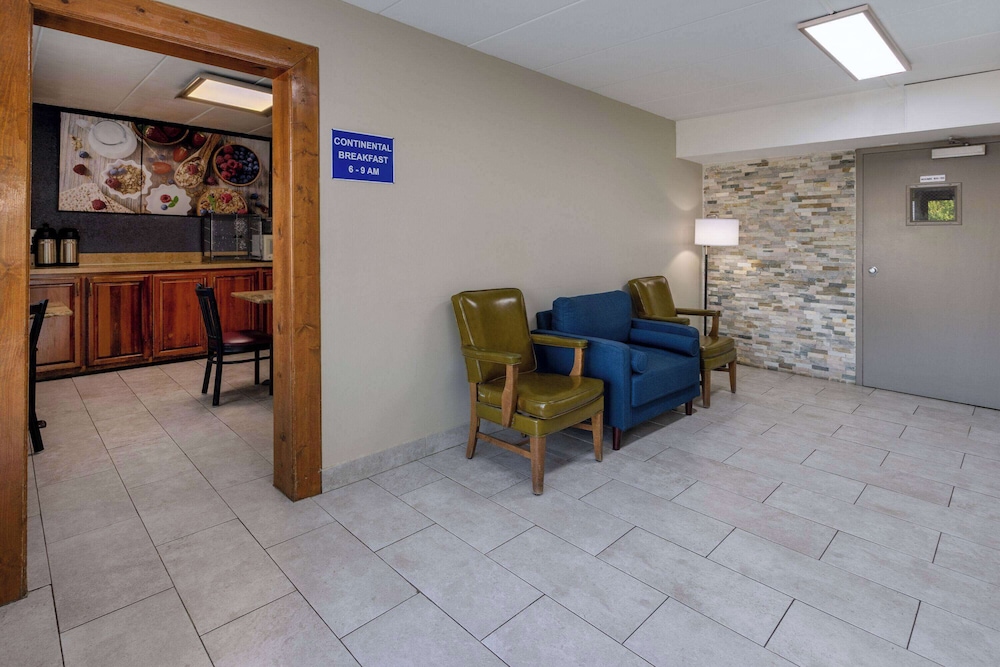 Days Inn by Wyndham Winchester North 35/57