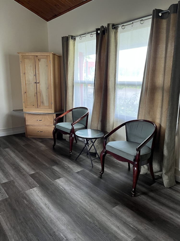 Vinehurst Inn And Suites 46/58
