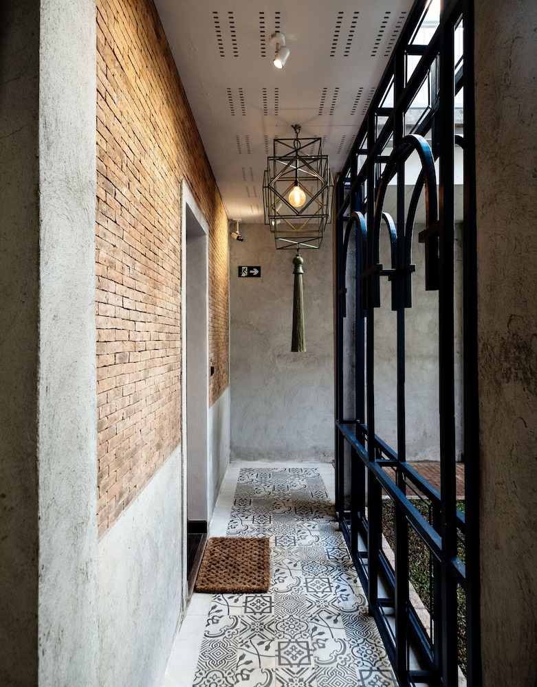 Khunluang Hostel - Adults Only 30/45