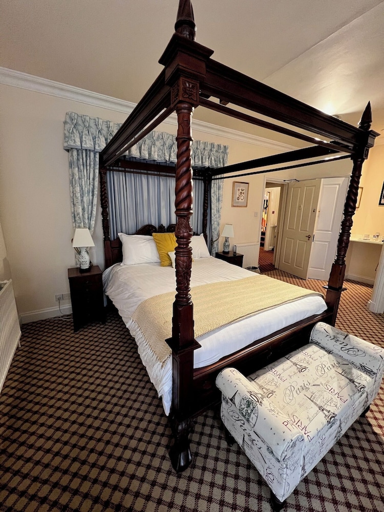 Haley s Hotel 26/65